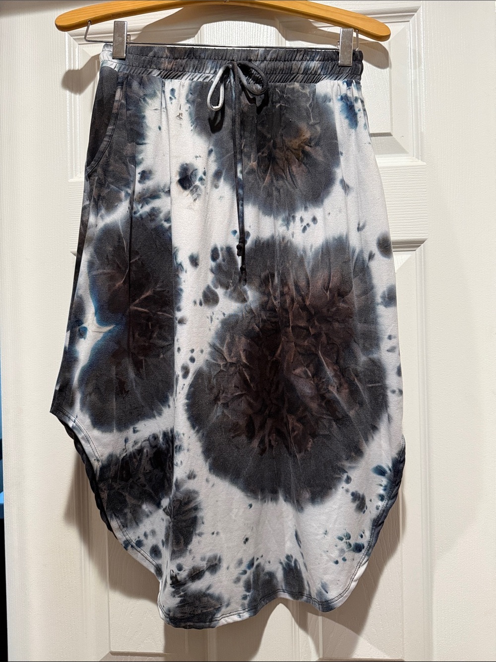 Sozy - Women’s Tie-Dye Drawstring Skirt - Black & White and a bit of Blue